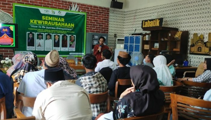 Jadi Pemateri di Seminar Kewirausahaan, Fauzi Berikan Tips Bagi Pelaku UMKM Agar Tidak Terjerumus Pada Jebakan Pasar Komoditas