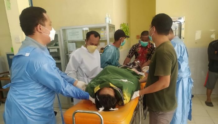 Geger..! Warga Desa Ambunten Barat Dibacok Orang Tak Dikenal Dihadapan Istrinya