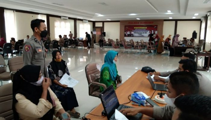 Polres Sumenep Kembali Salurkan Program Bantuan Tunai bagi Pedagang Kaki Lima dan Warung