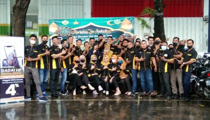 Berkah Ramadhan, PT. Gadai Terang Abadi Mulia Area Jatim 1 Cabang Sumenep Bagi-Bagi Ratusan Takjil Dan Buka Bersama