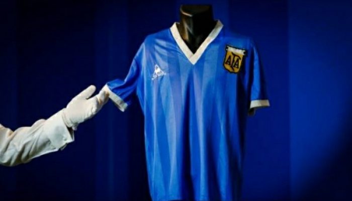 Terjual Seharga Rp 132 Miliar, Kaos “Tangan Tuhan” Jadi Barang Memorabilia Olahraga Termahal