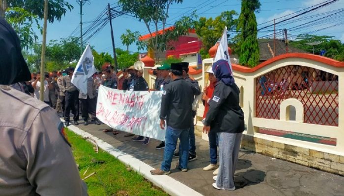 Janji Menertibkan Galian C Ilegal Hanya Isapan Jempol, MPR Madura Raya Kembali Kepung Pemkab Sumenep