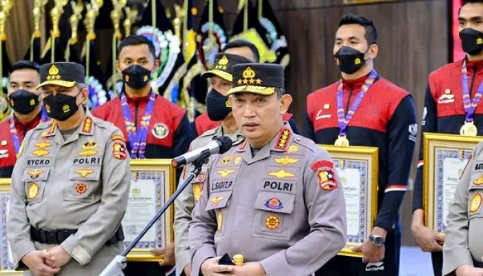 Kapolri Berikan Penghargaan Kepada Atlet Polri Berprestasi