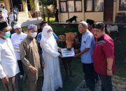 Gandeng Khirata Foudation, Dinsos P3A Sumenep Bagikan Ratusan Bungkus Daging Kurban dan Sembako