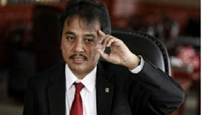 Diperiksa 12 Jam Sebagai Tersangka, Roy Suryo Keluar Menggunakan Kursi Roda