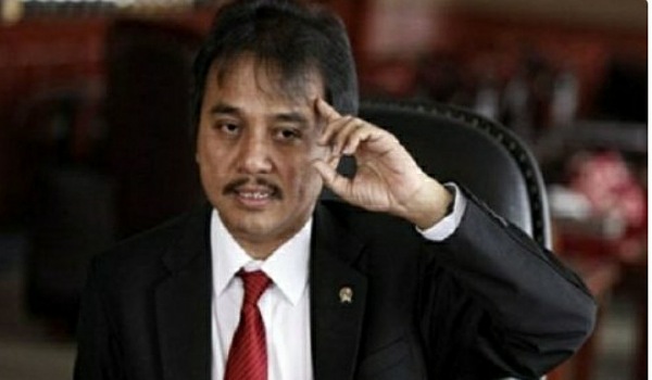 Diperiksa 12 Jam Sebagai Tersangka, Roy Suryo Keluar Menggunakan Kursi Roda