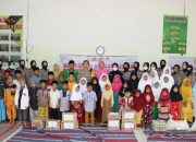 Polwan Polres Sumenep Mejalin Tali Asih Dengan Anak Yatim