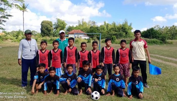 Turnamen Sepak Bola Mini Se Kecamatan Guluk-Guluk Warnai HUT RI Ke 77