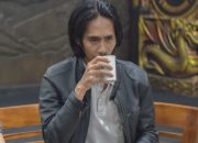 Seragam, Merah, Belasan Milyar