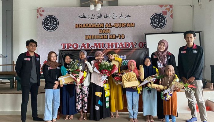 Sambut Isra’ Mi’raj, Mahasiswa Universitas Muhammadiyah Malang Gelar Lomba Merangkai Bouquet Bunga Di TPQ Al-Muhtady 07