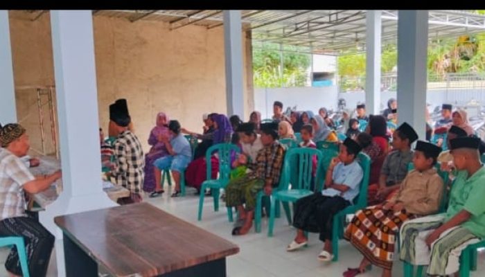 Santunan Anak Yatim PR Bahagia dan Arina Tebar Kebahagiaan di Desa Guluk-Guluk